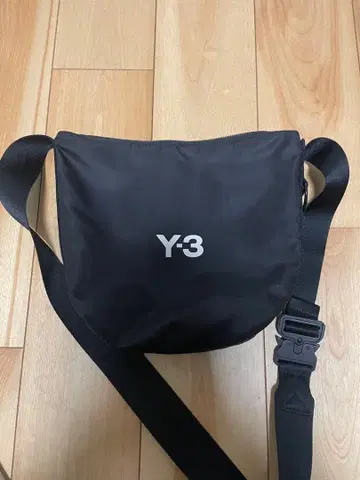 Y-3 블랙 숄더백