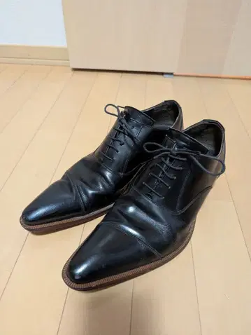 컴시즘 블랙 가죽 드레스 슈즈