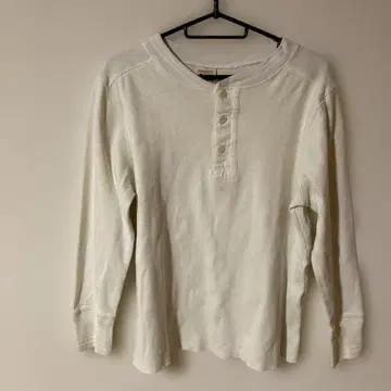 GLAD HAND 화이트 헨리넥 티셔츠