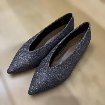 AU BANNISTER 라메 펌프스 힐 2cm