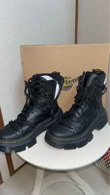 닥터 마틴 블랙 밀리터리 부츠 UK5