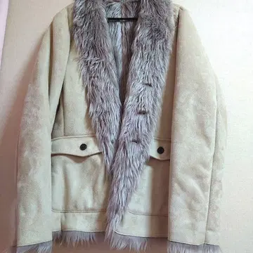 새상품 시맨틱 디자인 베이지 퍼 무스탕 스타일 코트 아우터