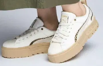 새상품 여성용 스니커즈 통굽 PUMA 25cm