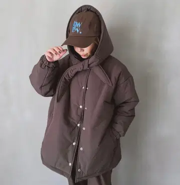 [미사용 새상품] 하우디 브라운 다운 자켓 후드 부착