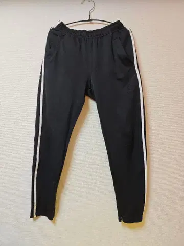 Montley 블랙 조거 팬츠 사이드 스트라이프