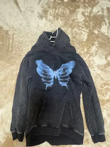 나비 그래픽 다크 그레이 스카이블루 후드티 y2k