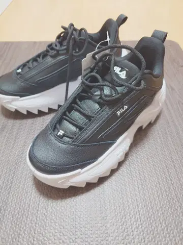FILA 블랙 통굽 스니커즈