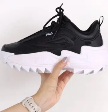 FILA 블랙 통굽 스니커즈