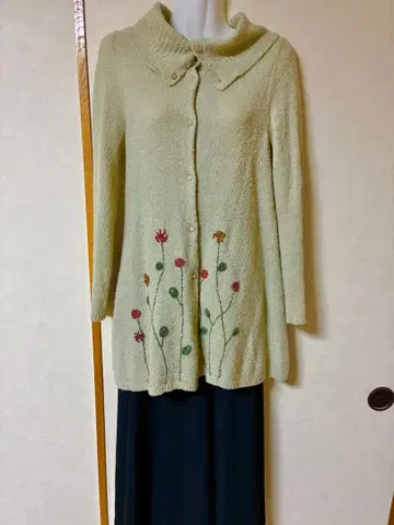 꽃무늬 자수 긴팔 가디건