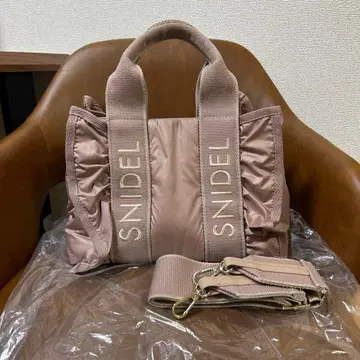 스나이델 프릴 퀼팅 로고 백