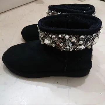 rady 비쥬 장식 블랙 어그 부츠