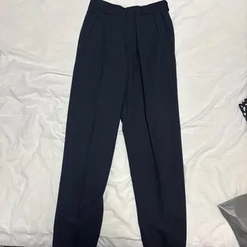 에피큐어 네이비 슬랙스