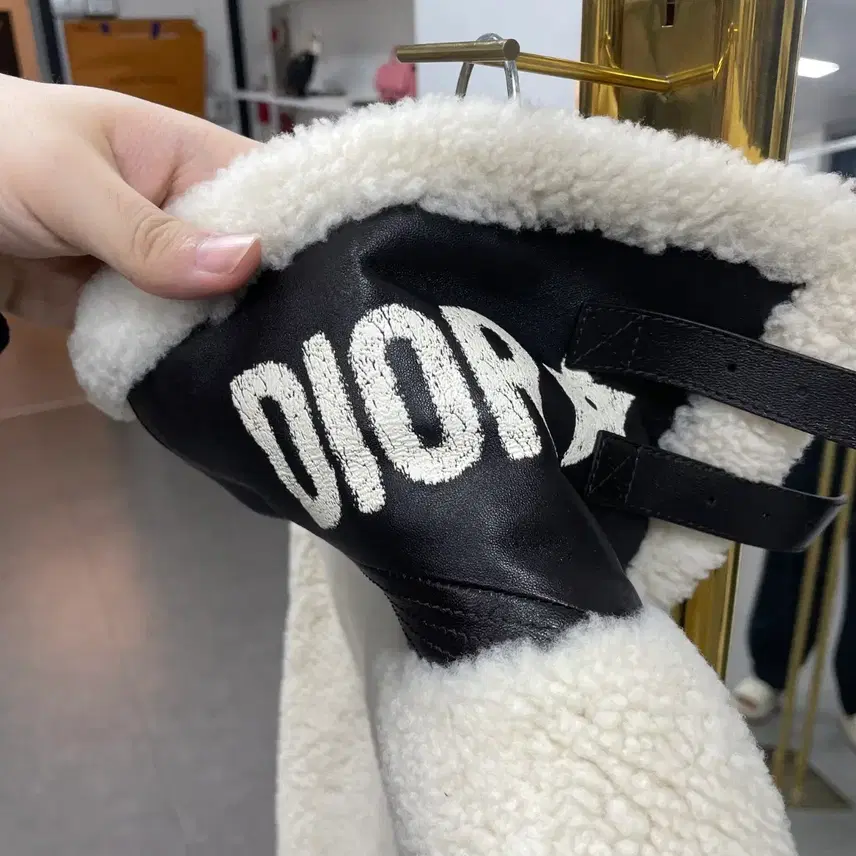 디올 (36) 뽀글이 무스탕 양털 자켓 사진 3