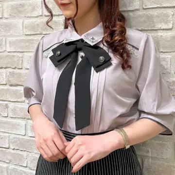 axes femme 리본 달린 크로스 자수 블라우스