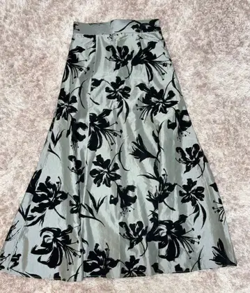 MERCURYDUO 플로키 프린트 플레어 스커트