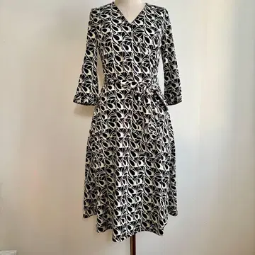 dee flavor 추상 패턴 7부 소매 랩 드레스 모노톤 모드