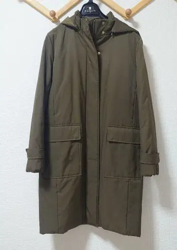 자유구 올리브색 후드 부착 롱 코트 사이즈 38