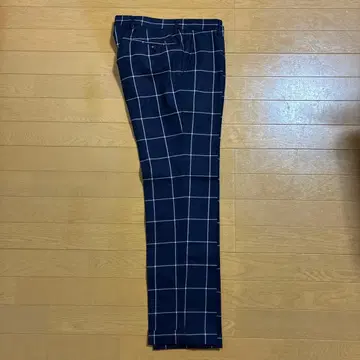 네이비 체크 무늬 슬랙스