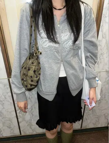 [ thinkto ] 스터드 로고 디자인 후드티 smyeon fekete