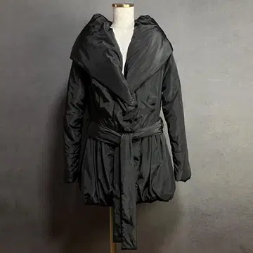 미사용급 고급 광택 여배우 옷깃 벨트 포함 다운 코트 블랙 M