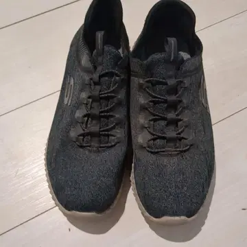Skechers 다크 그레이 스니커즈