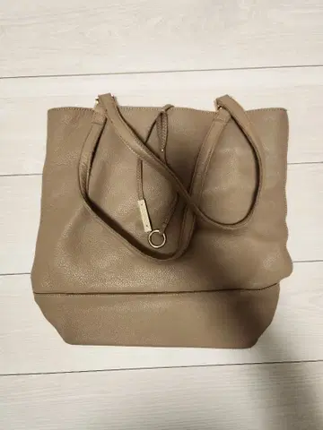 CECI OU CELA plus une 가죽 토트백 베이지