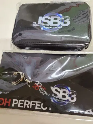 3대째 퍼펙트 이어 파우치&아크릴 키링 1