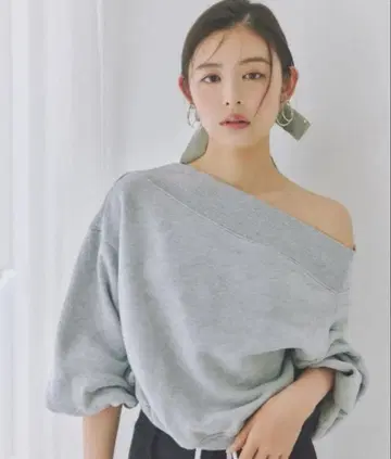 snidel 원숄더 로고 맨투맨