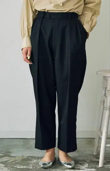 louloute 루루트 와이드 테이퍼드 울 팬츠