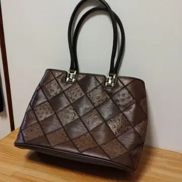 브라운 가죽 다이아몬드 패턴 토트백