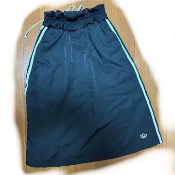 adidas 블랙 플레어 스커트 스트라이프