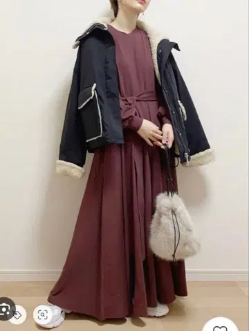 KBF 플레어 볼륨 컷 원피스