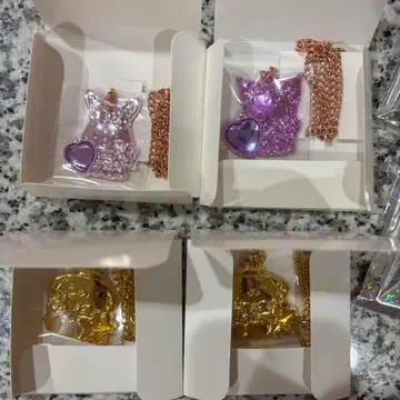 딸기신문 50주년 기념 반짝반짝 빛나는 펜던트