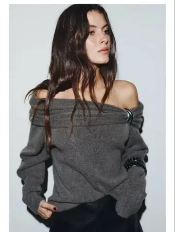 ZARA 오프숄더 그레이 니트 스웨터