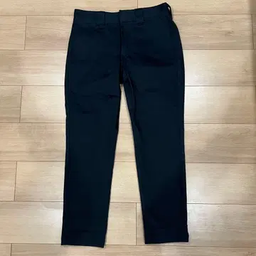 Dickies 블랙 슬랙스 론 헤르만