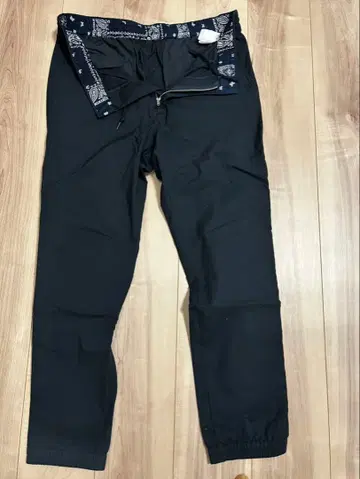 BEAMS HEART 블랙 조거 팬츠