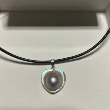 에스테르 목걸이