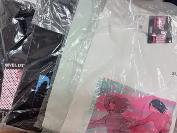 [ YOASOBI ] 유니클로 콜라보 T셔츠 4개 세트