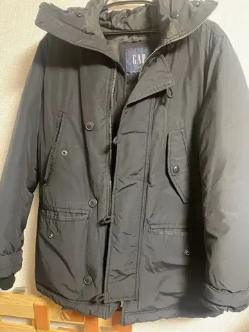 GAP 후드 부착 블랙 다운 자켓