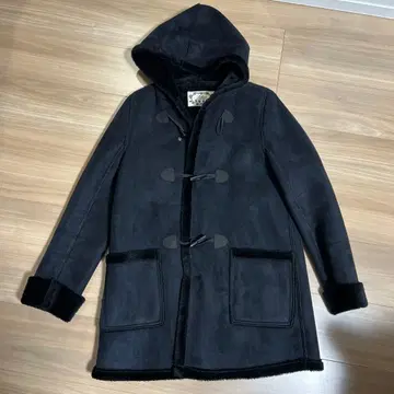 후드 부착 블랙 더플 코트