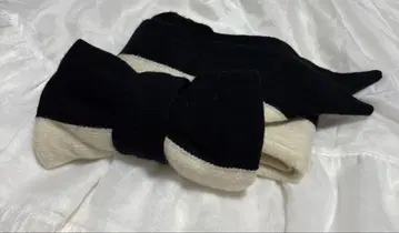 네바아란 리본 머플러 화이트 블랙