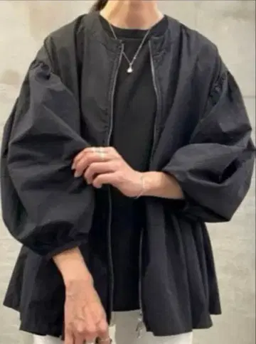 택 포함 미사용 새상품 비어즐리 페플럼 지퍼 셔츠 블루종 블랙