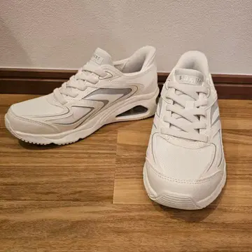 미사용 새상품 SKECHERS 스케쳐스 스니커즈 23cm 화이트