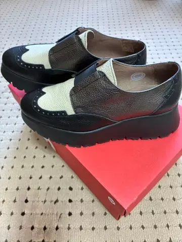 새상품급 스페인산 wonders 윙 칩 로퍼