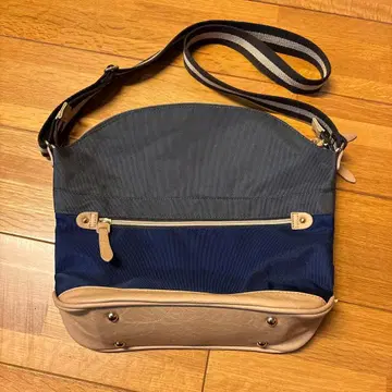 inspire 네이비 그레이 숄더백