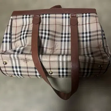 체크 무늬 핸드백 베이지