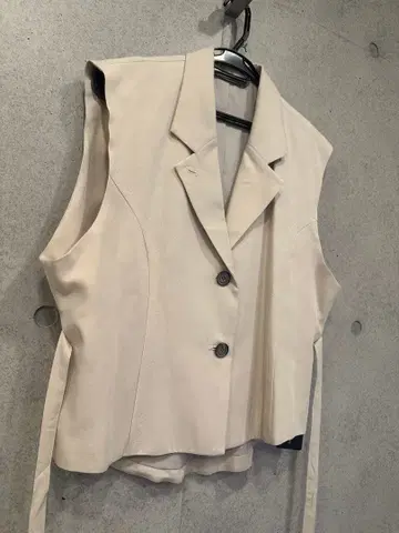 미사용 새상품 UNITED TOKYO 베스트 택 포함 36,300엔