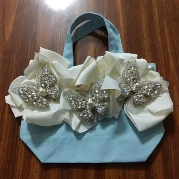 신디벤디 패브릭 소재 스카이블루 나비 장식 토트백