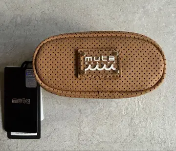 [ 새상품 ] muta 펀칭 에시컬 가죽 파우치 베이지