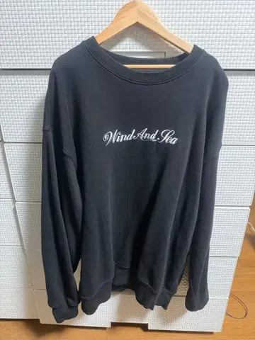 WIND AND SEA 블랙 맨투맨